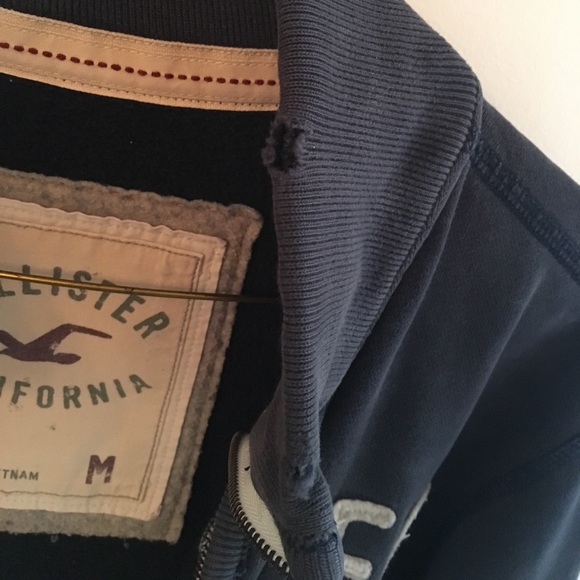 HOLLISTER DISTRESSED EARLY 2000s ZIP UP SWEATER - Picture 4 of 7